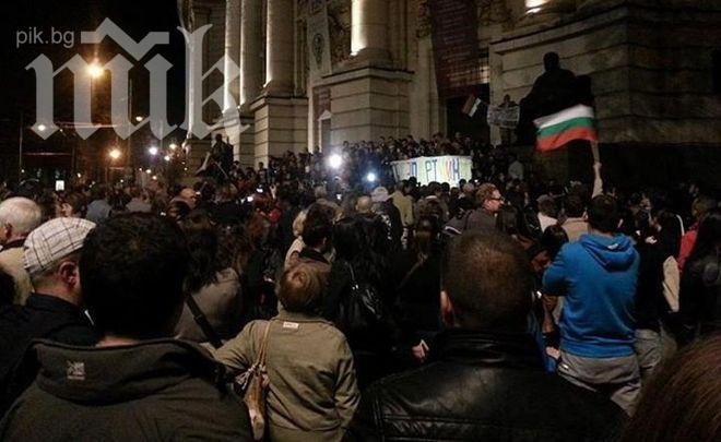 ДАНСwithMe се сля със студентския протест, кръстовището пред СУ е блокирано