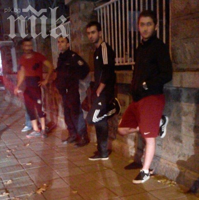 Напрежение в Пловдив! Турци обсадиха полицейско управление