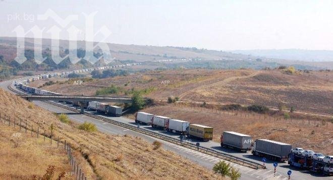 Още 3 български камиона са задържани на българо-турската граница тази нощ