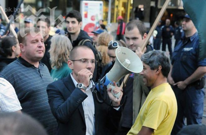 ВМРО с ултиматум: Ако държавата не изчисти имигрантите до 1 седмица, ще играе сопата