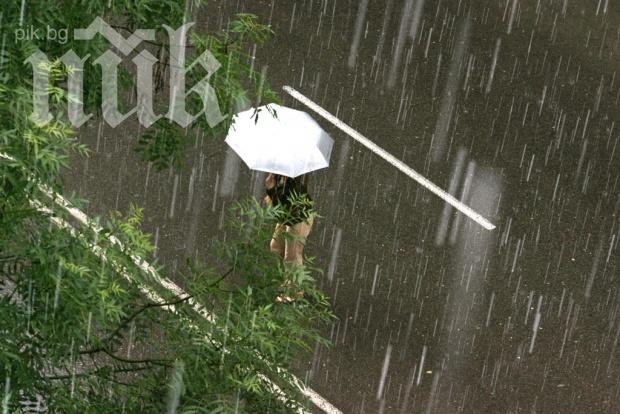 Топлото време си отива, задават се проливни дъждове 