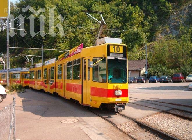 45 души пострадаха при сблъсък между два трамвая