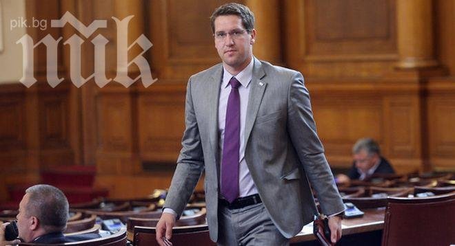 Депутат от ГЕРБ гледа преживни животни и телета