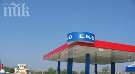 бензиностанция еко цака шофьорите литров резервоар наливат 612 гориво снимка