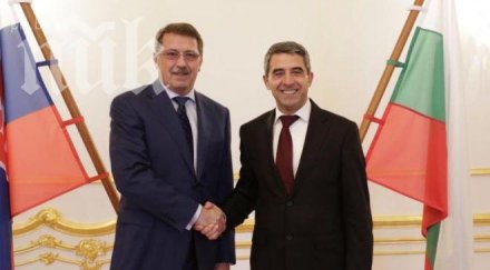 президентът срастване медии политика проблемът монополите стои