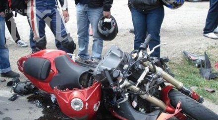 дядо падна мотор счупи главата