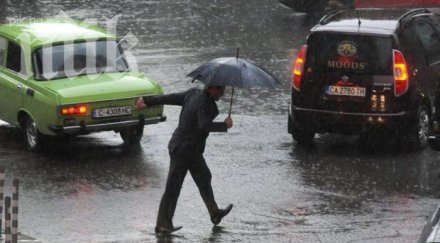 дъждът задръсти трафика столицата шофьорите изнервиха