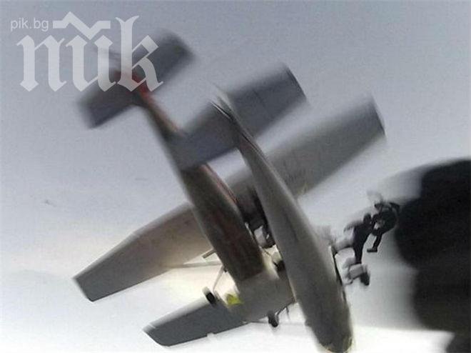 Адски сблъсък на два самолета заснет с камери! (видео)