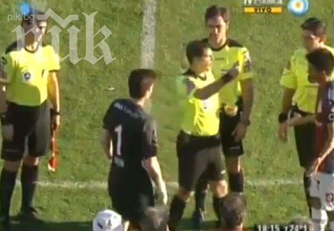Шоу! Футболист получи жълт картон, излезе за мач с кучето си (видео)