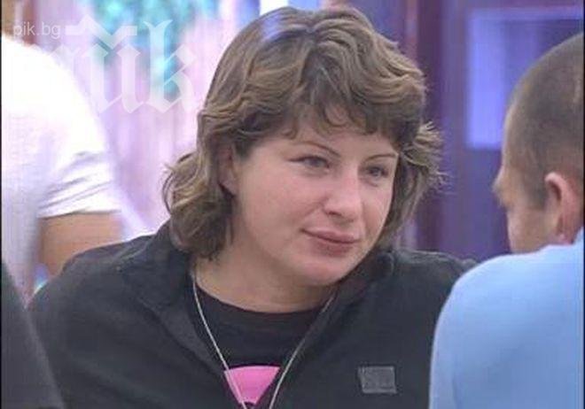 Станка нападна Пламен: Ний на село сме с външна тоалетна, заври си парите в г.за!