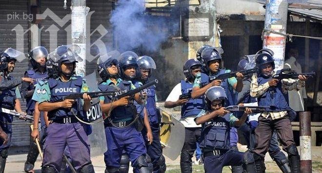 Осъдиха 152-ма полицаи на смърт заради бунт