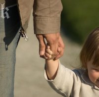 Баща: Ще се самозапаля, ако ми отнемат дъщерята