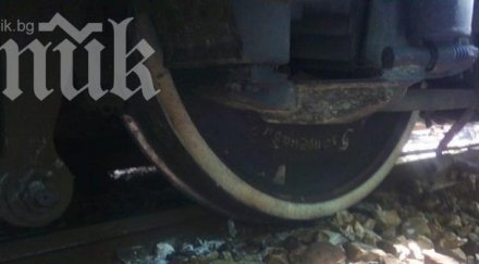 влак удари автомобил прелез