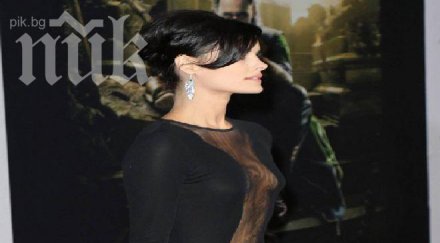 холивудска звезда лъсна интимни части червения килим снимка