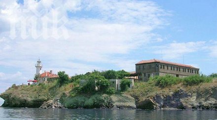 търсят директор остров бургас