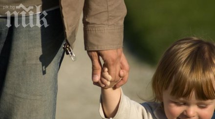 баща самозапаля отнемат дъщерята