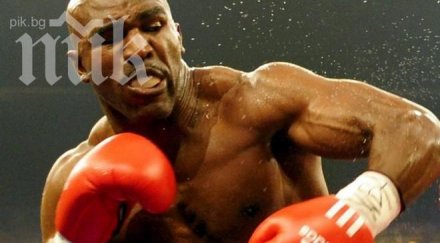 ивендър холифийлд тайно посещение българия