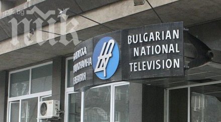 нападнаха екип бнт един набит колата медията счупена