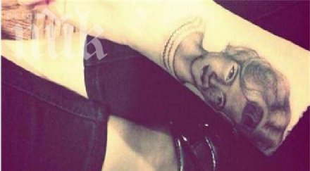 майли сайръс направи татуировка лика баба