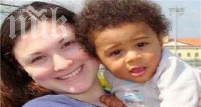 Бяла жена забременя от гледане на 3D порнофилм с негри. Роди черно бебе