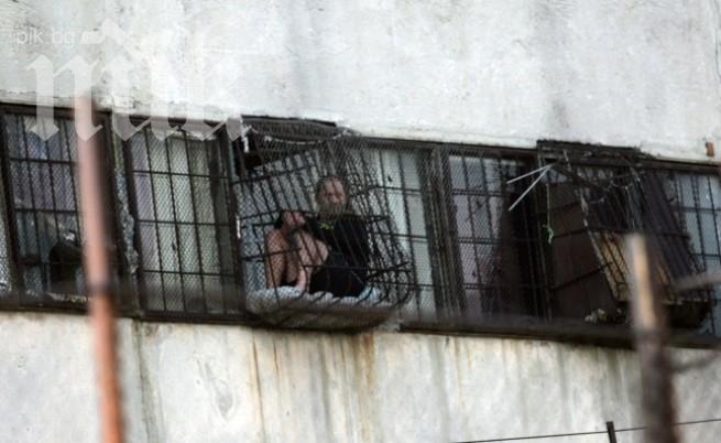 Надзирател замесен в над 10 кражби, негови колеги продължават да внасят дрога в затворите