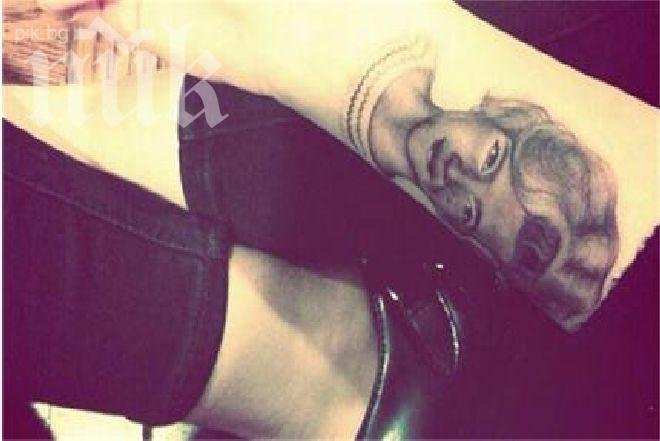 Майли Сайръс си направи татуировка с лика на баба си