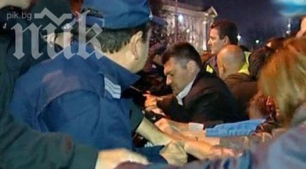 фенове герб благоевград първите редици бунта