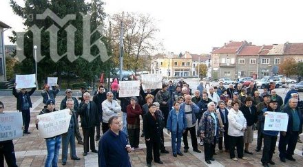 протестите против настаняване бежанци телиш продължават