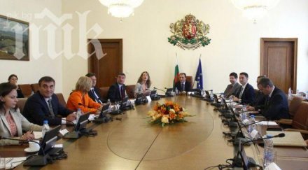 правителството пак слива празници почива шест дни