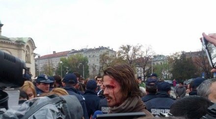 младеж протеста окървавена глава мая манолова бити студенти