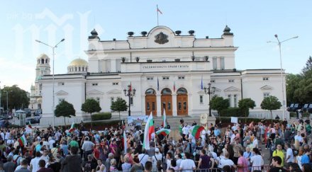 безредиците парламента предизвикаха хаос пленарната зала