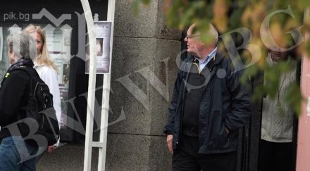 бившият американски посланик влезе подкрепяйки студентите