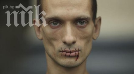 художник закова тестисите червения площад потресаващо видео