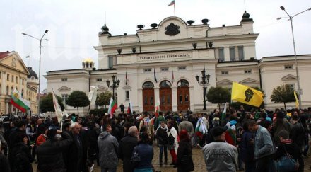 нападнаха оператор телевизията волен парламента