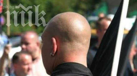 скинари млатят полицаи варшава