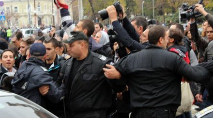 протестиращи част полицаите готови подкрепят