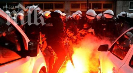 полски националисти нападнаха руското посолство варшава