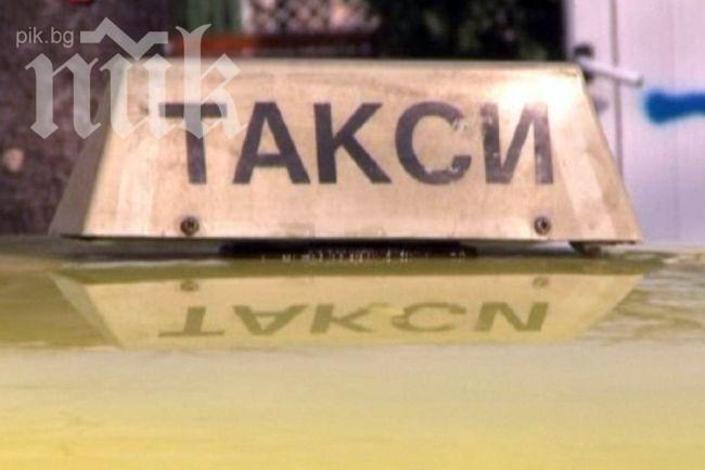 Такси помете благоевградчанка пред сградата на МВР