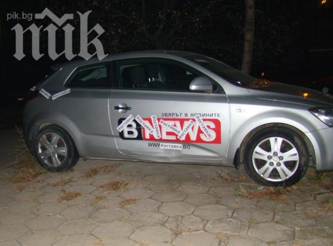 Облепиха колата на Бареков със стикери оставка