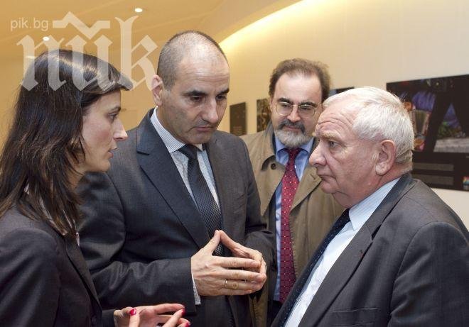 ГЕРБ и ДСБ: Жозеф Дол подкрепя протестиращите студенти