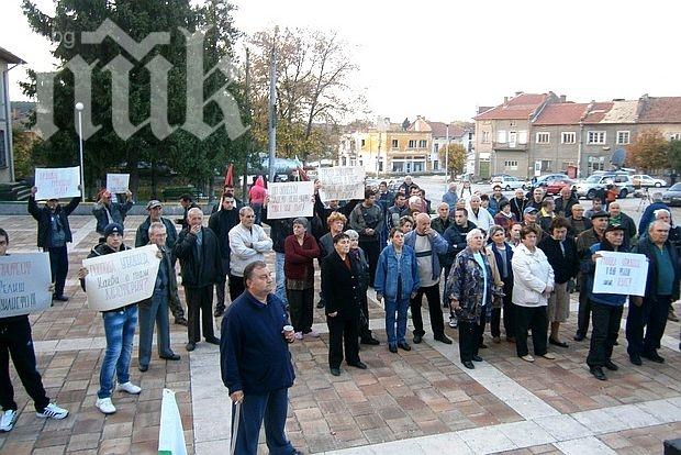 Телиш на пореден протест срещу изграждането на бежански лагер