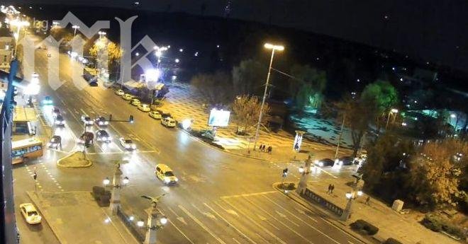 Остава блокирано движението пред СУ, Орлов мост е отворен