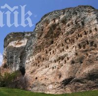 Очевидци пред ПИК: Призраци ни нападнаха в погребалния комплекс 