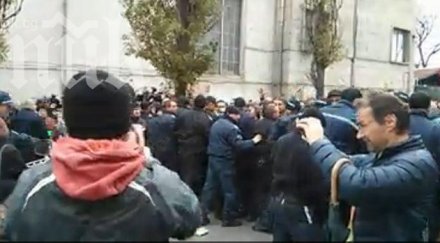 чешки гражданин арестуван снимал протеста