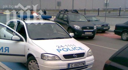 полицейска кола заби ограда първомай