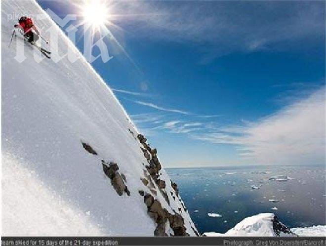 Смелчага се спусна по айсберг в Антарктика