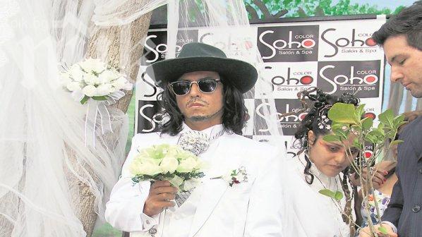 Перуанец сключи брак с любимото си дърво