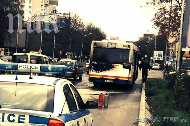 Автобус във Варна се самозапали в движение