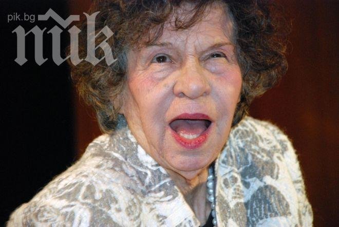 Великата Стоянка Мутафова издържа! Пневмонията е преборена!