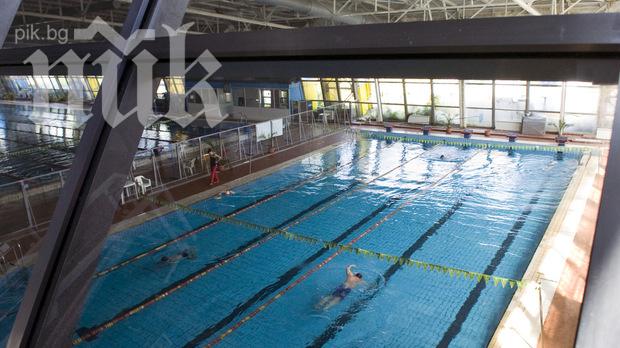 Затвориха басейн в Бургас заради безцеремонно уриниране